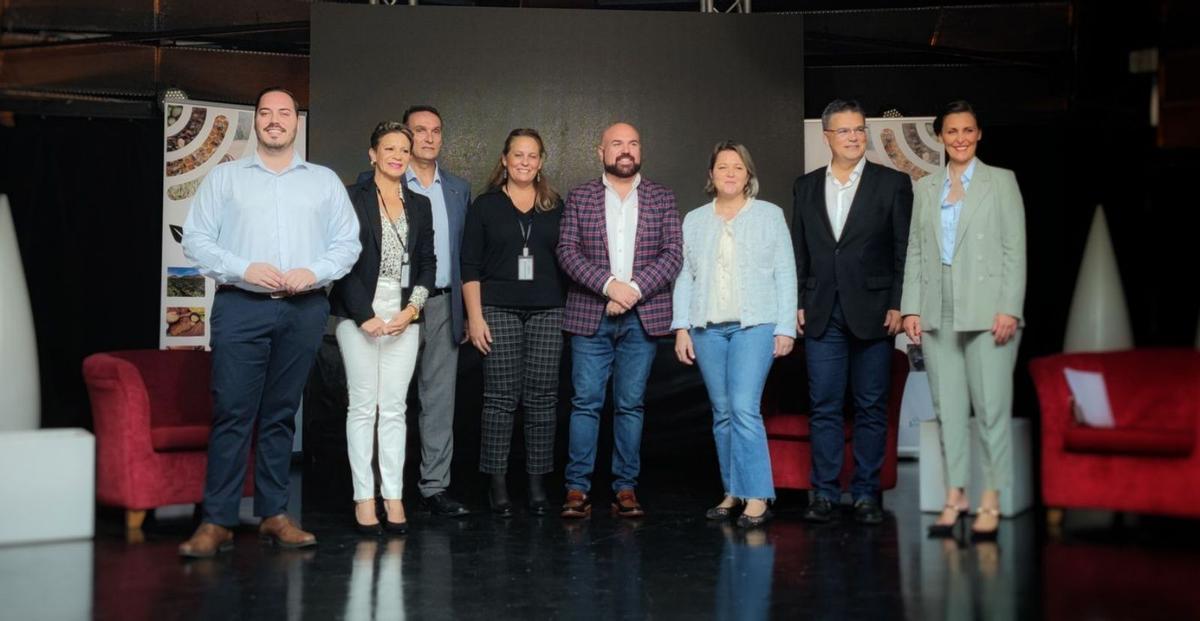 Las autoridades asistentes y los organizadores en la inauguración del III Congreso de Gastronomía  Sostenible.
