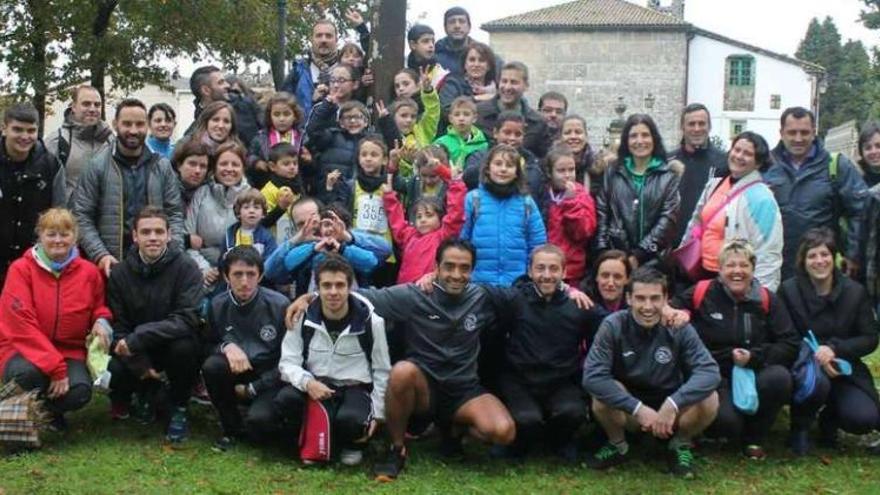 Imagen de los corredores y familiares desplazados por el San Paio a la cita de Vedra celebrada el pasado fin de semana.