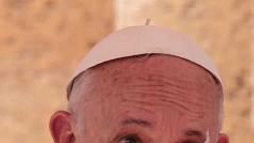 El papa con las heridas ayer.