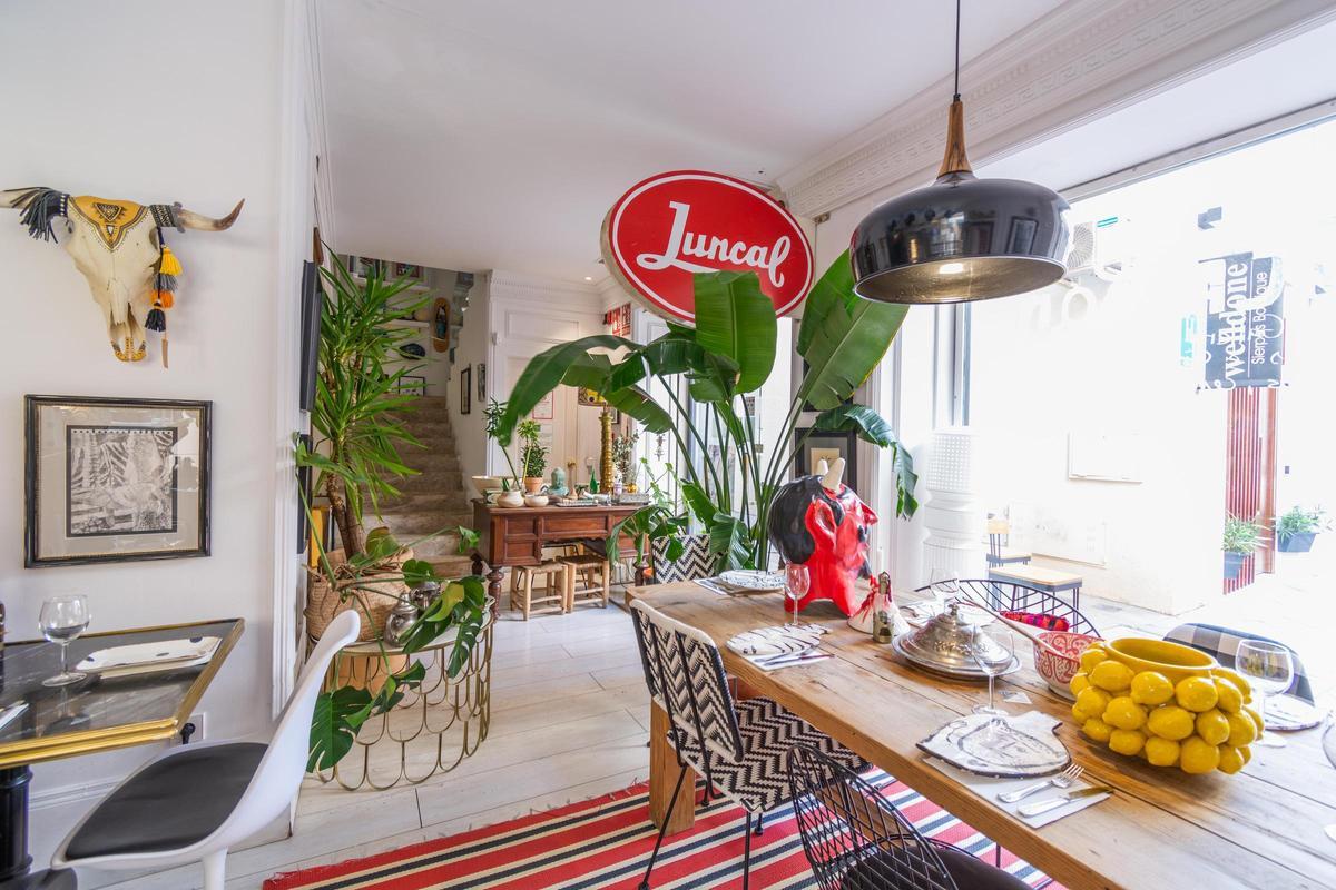 Pan y Circo, el restaurante del Centro de Sevilla con los mejores platos de la cocina "viajera" y obras de arte en venta