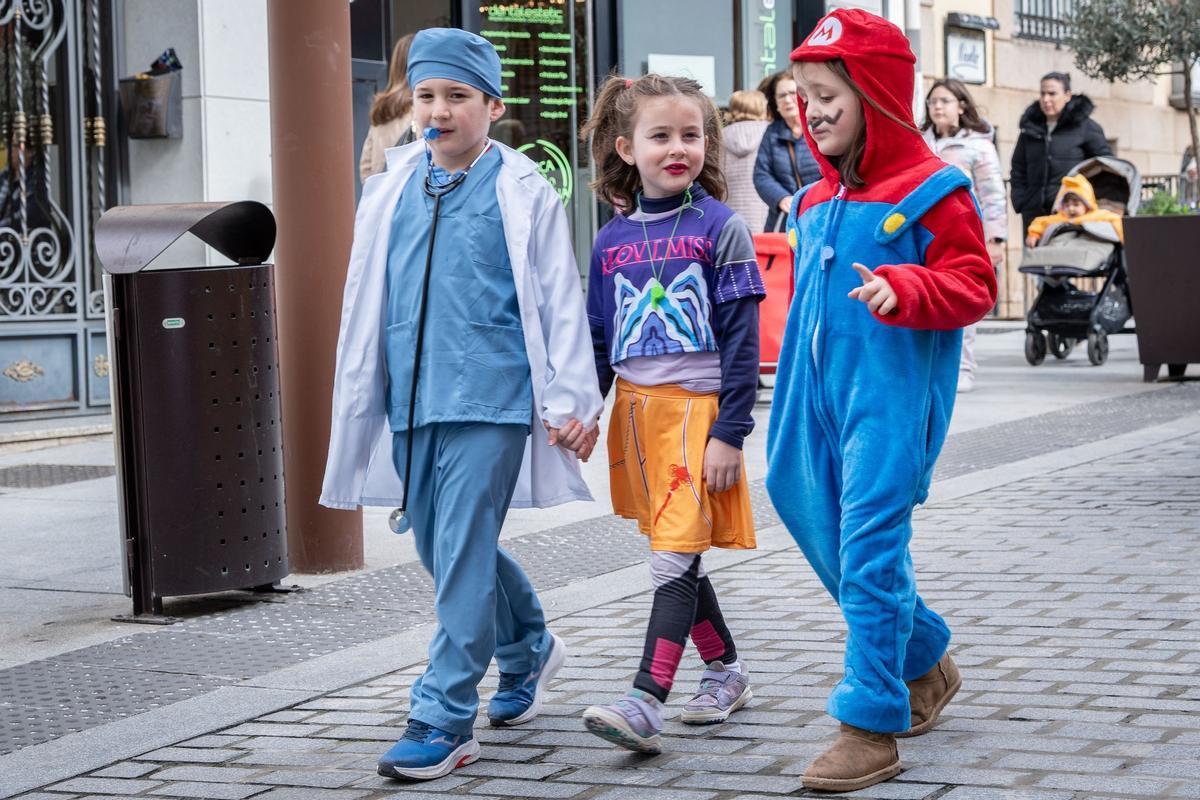 La cantera del Carnaval Romano brilla en un desfile infantil repleto de disfraces.
