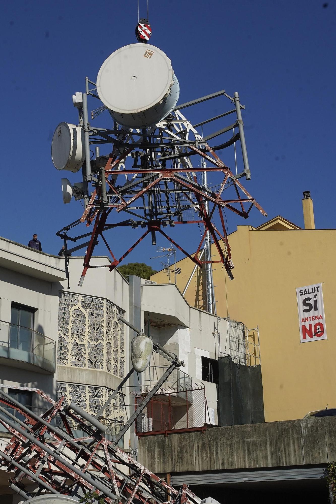 Consumen la substitució, i el trasllat, de l’antena de Montjuïc