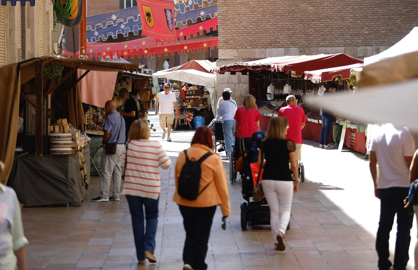 Abre el Mercado de las Tres Culturas de Zaragoza