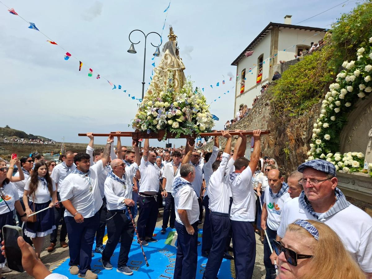 EN IMÁGENES: Tapia de Casariego, a rebosar en la procesión del Carmen