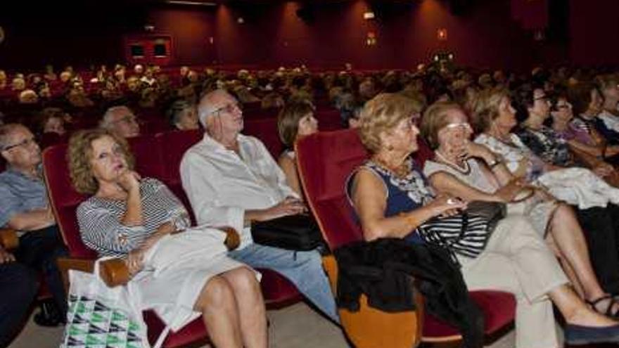 La catedrática Mónica de la Fuente inauguró ayer el curso de la Universidad Permanente de la Universidad.