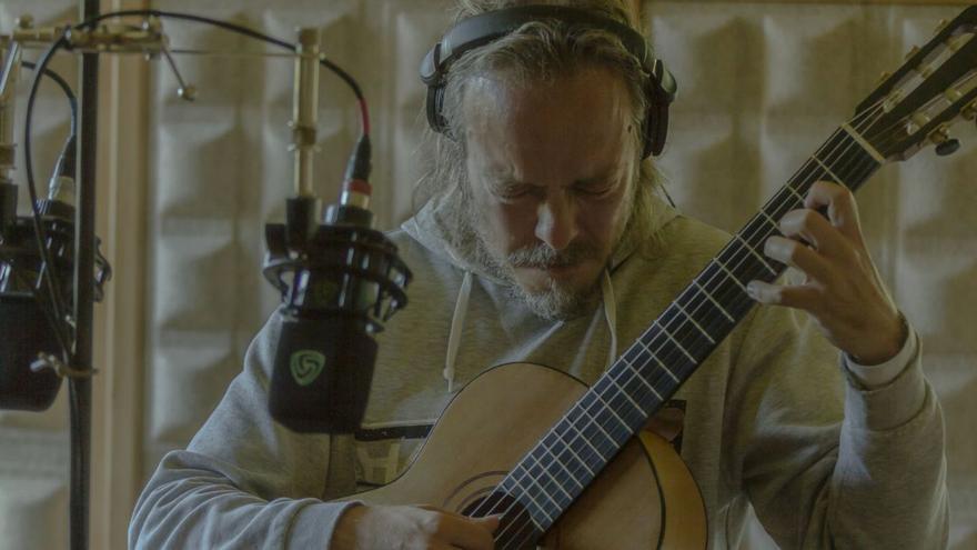 Anatol Rivero adapta a la guitarra la ‘Suite Francesa no. 4’ de Bach