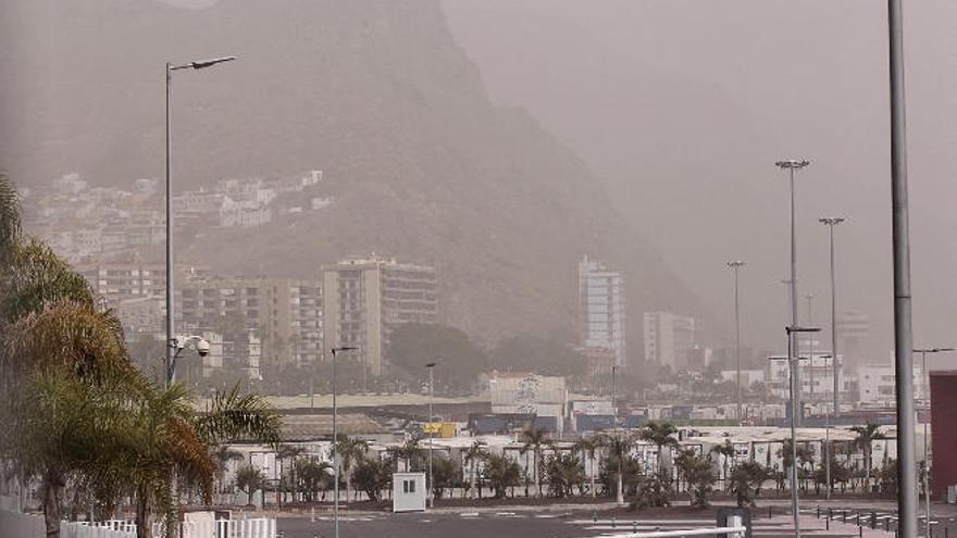 Santa Cruz de Tenerife el 23/02/2020, día del episodio de calima intensa.