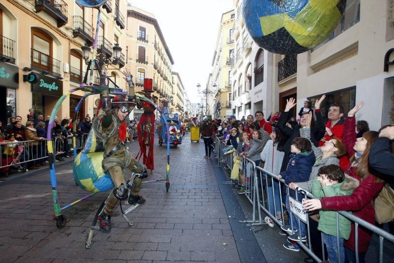 El Carnaval infantil llena de color el centro de Zaragoza