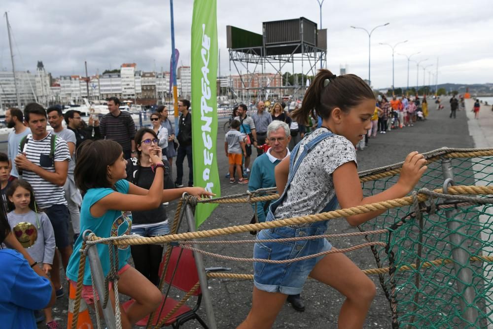 El barco Esperanza de Greenpeace en A Coruña