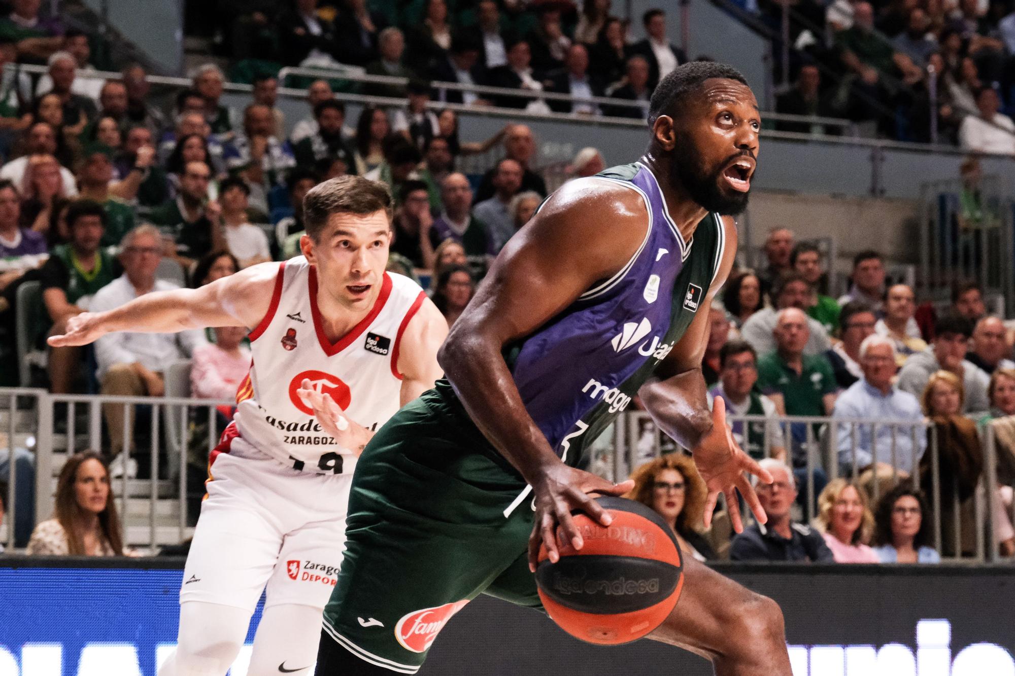 13/4/24 - Malaga - Palacio Deportes Jose Maria Martin Carpena.  Basquetbol LIGA ACB UNICAJA vs ZARAGOZA :  (Fotografía: Gregorio Marrero / La Opinion)