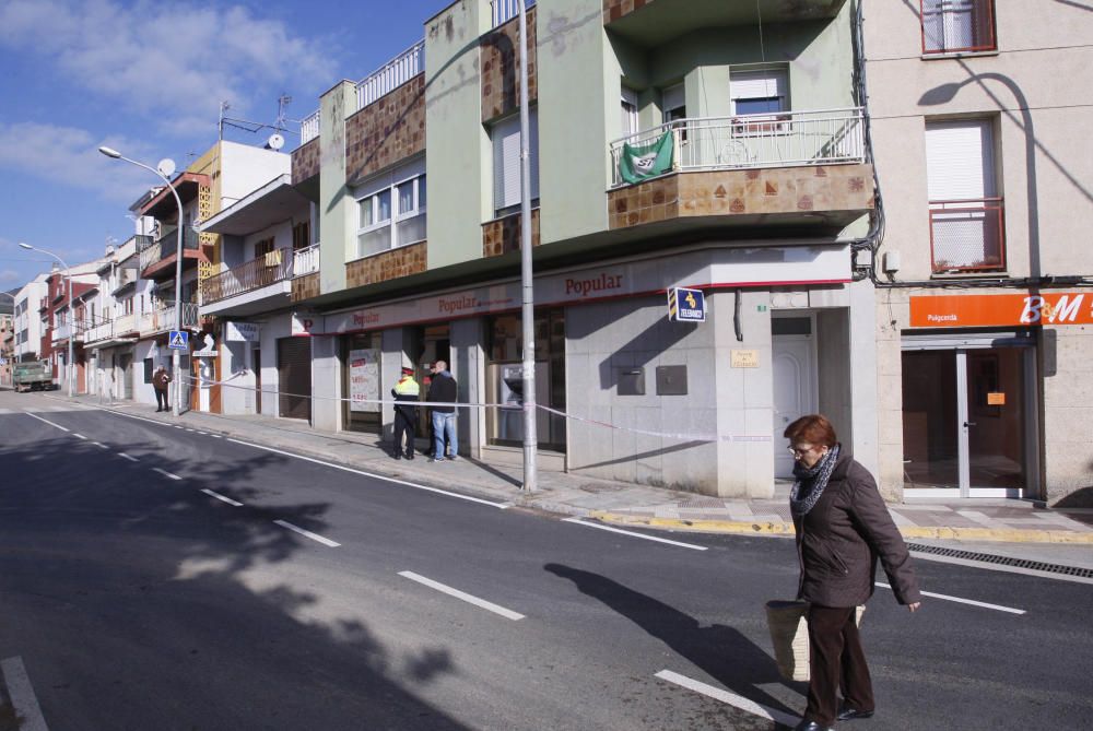 Un home atraca a punta de pistola un banc de la Cellera de Ter