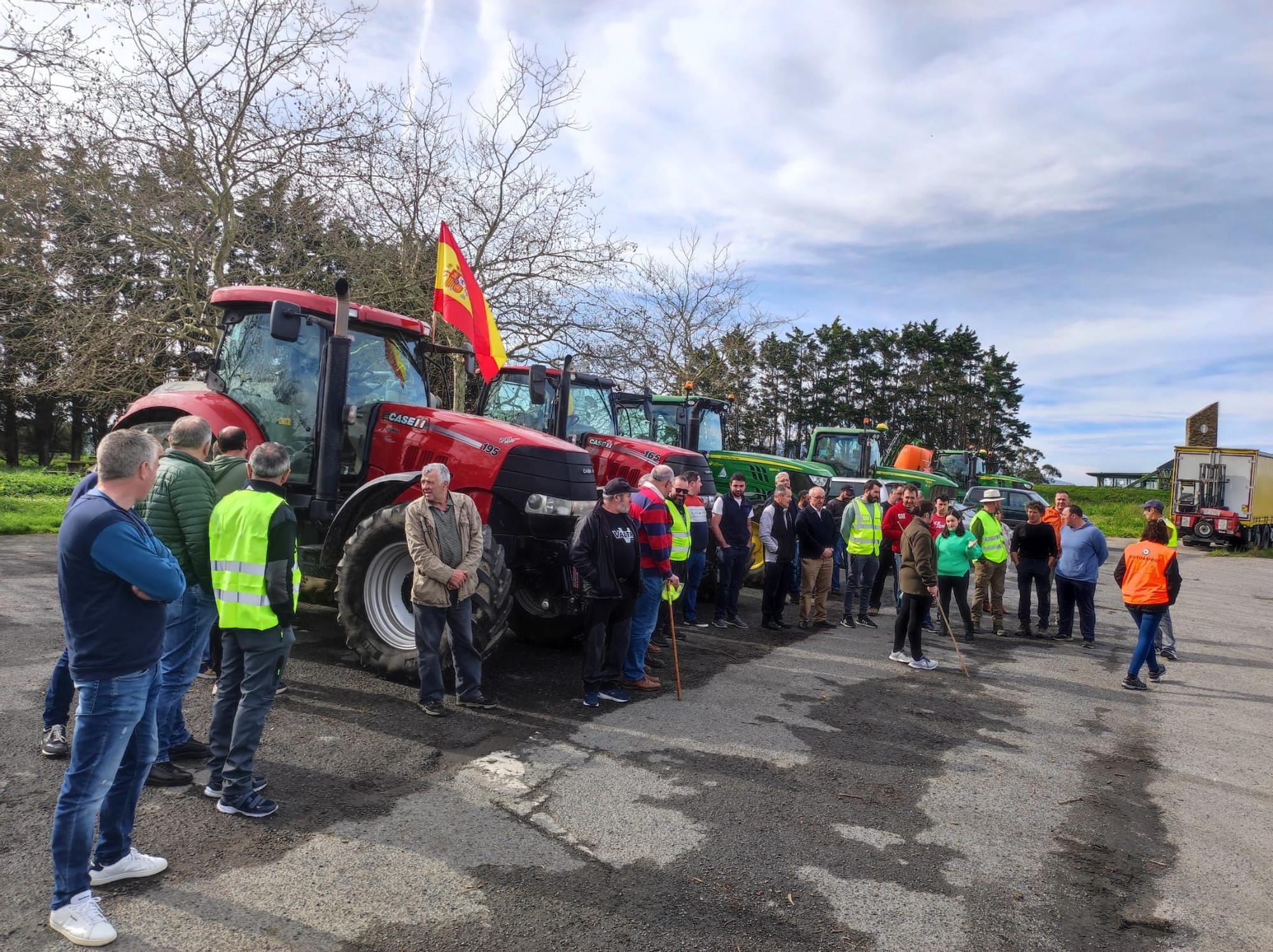 Tractorada en Asturias: el campo sale a protestar por diversas carreteras de la región