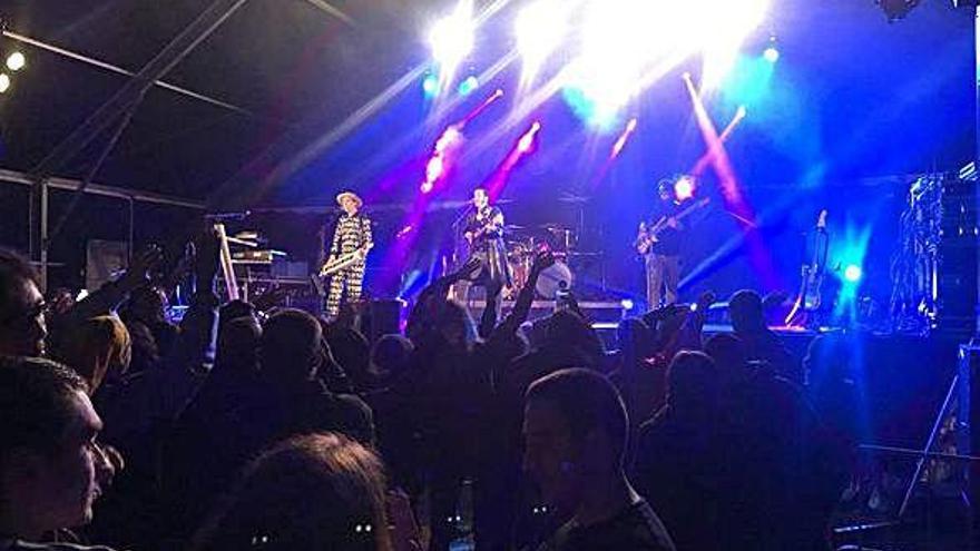 El grup osonenc Obeses va actuar dissabte a la nit.