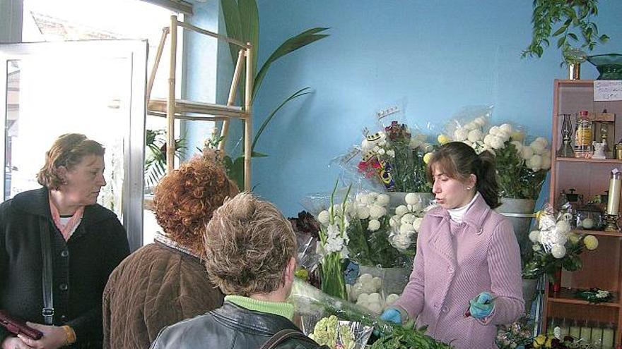 Las floristerías de Ponteareas vendieron flores y ramos durante todo el día