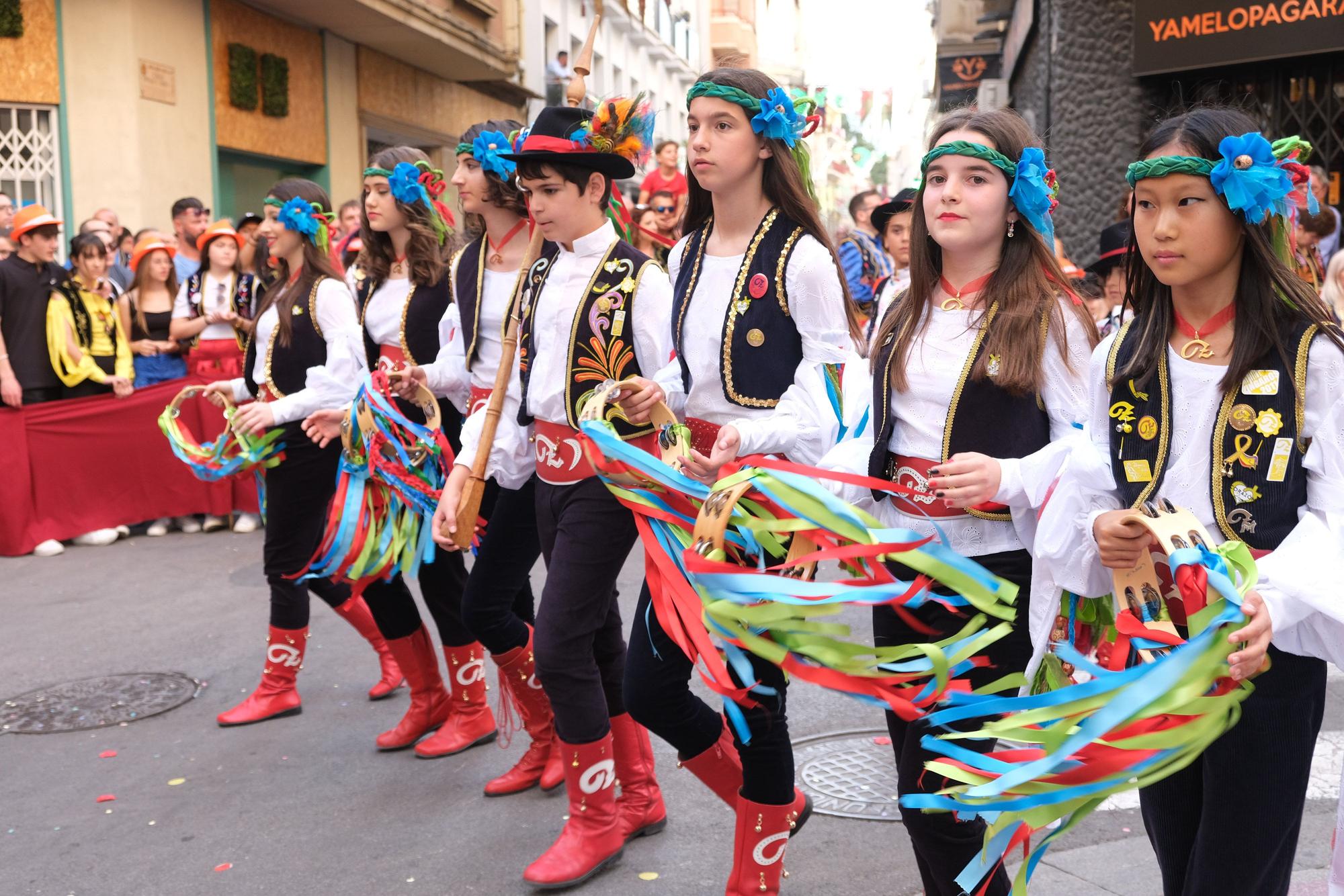 Genios y tesoros en el Desfile Infantil de Elda