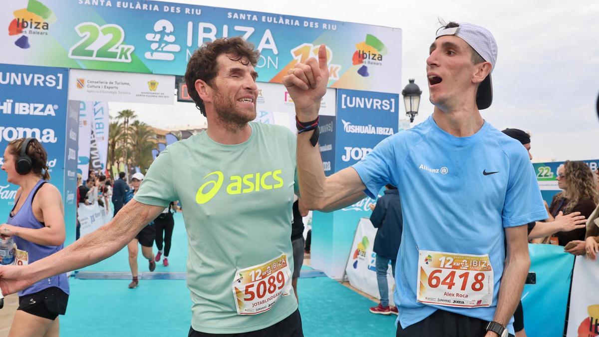 Alex Roca y Jota en el Santa Eula?ria Ibiza Marathon