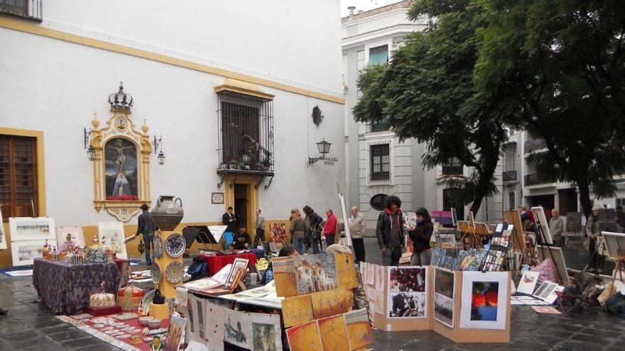 El mercadillo con más arte de España está en esta céntrica plaza de Sevilla: se pueden comprar obras de pintores, escultores, fotógrafos y ceramistas locales