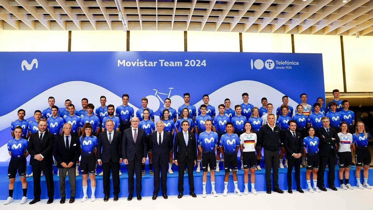 EL Movistar Team, en familia.