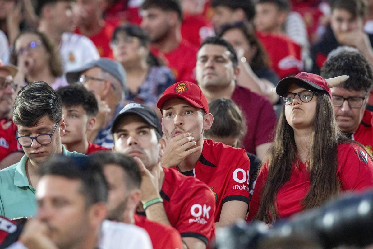 Aficionats del Mallorca, durant el partit.