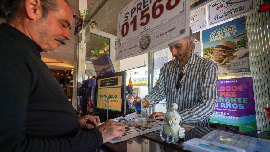 Despacho de lotería en el bar Pascual, en Siesta, donde vendieron 156 décimos de un quinto premio.