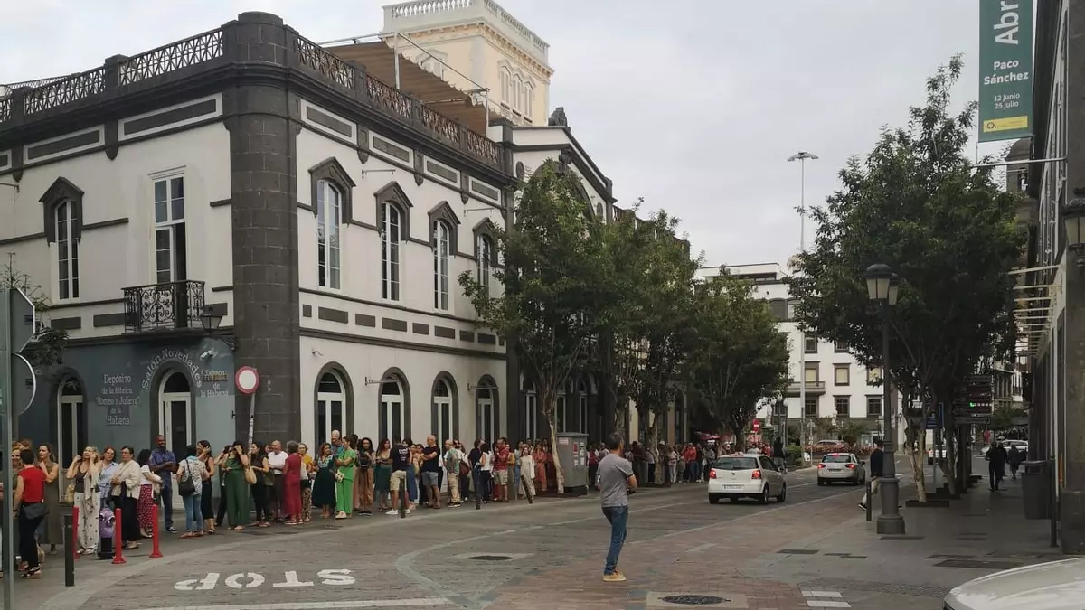 Gran expectación en el casco de Vegueta para escuchar a Nazareth Castellanos