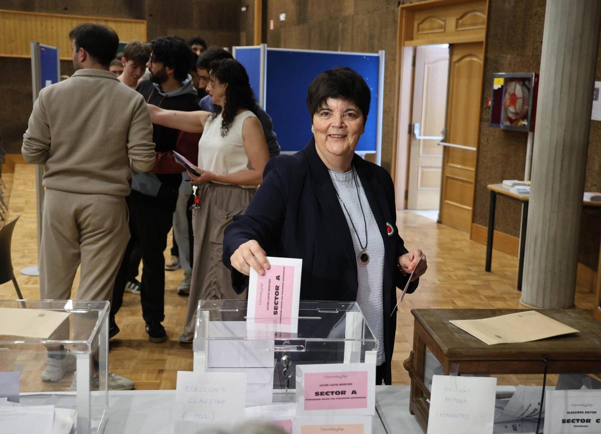 Carmen García Mateo, en la mesa electoral de Telecomunicación.