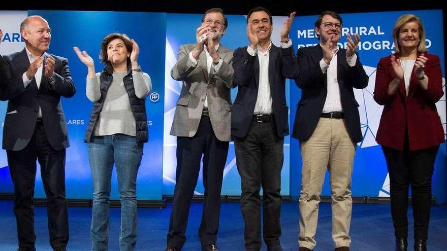 José María Barrios, Santamaría, Rajoy, Martínez-Maíllo, Fernández-Mañueco y Fátima Báñez.