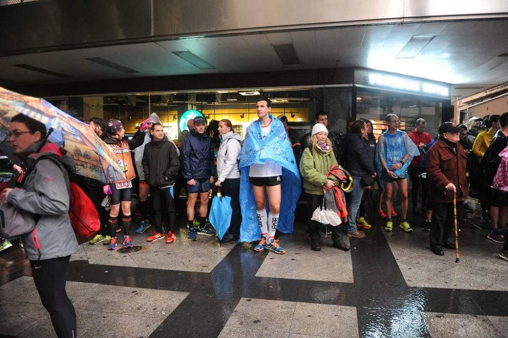 Ambiente y salida de la Maratón y Media Maratón de Murcia