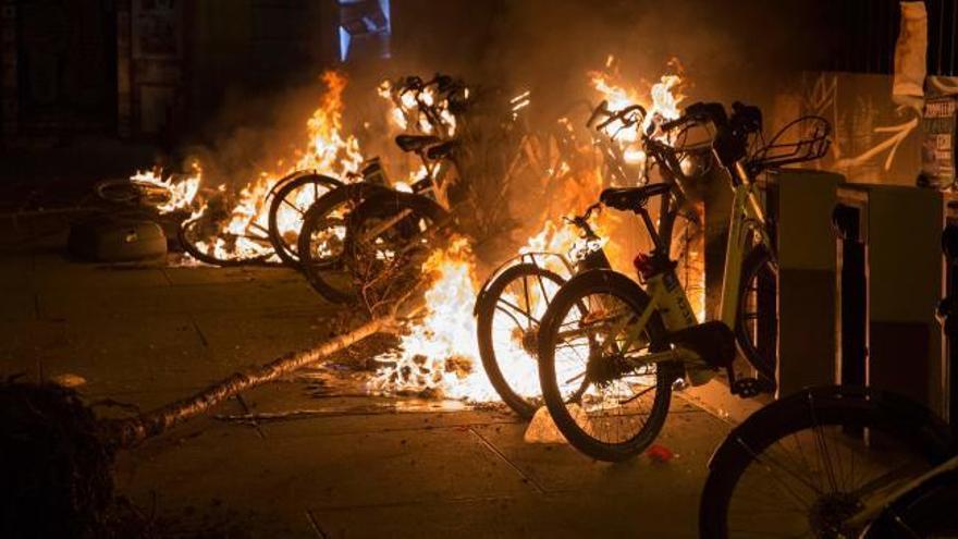 Disturbios en Lavapiés tras la muerte de un &#039;mantero&#039;