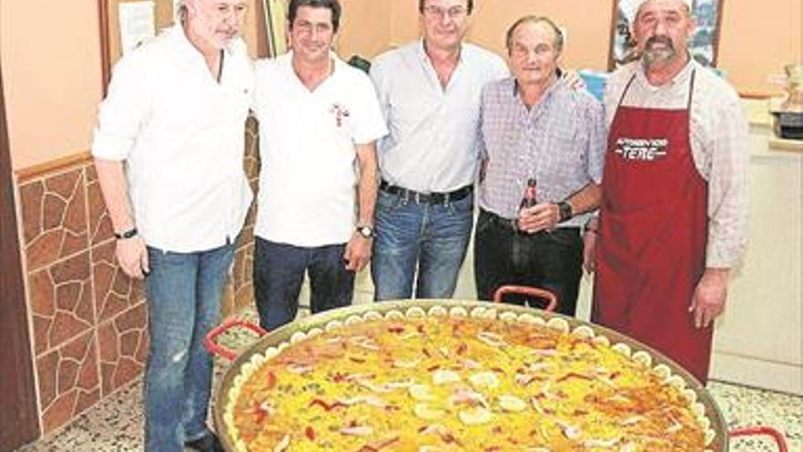 Gran paella en la barriada de san josé de villafranca de córdoba