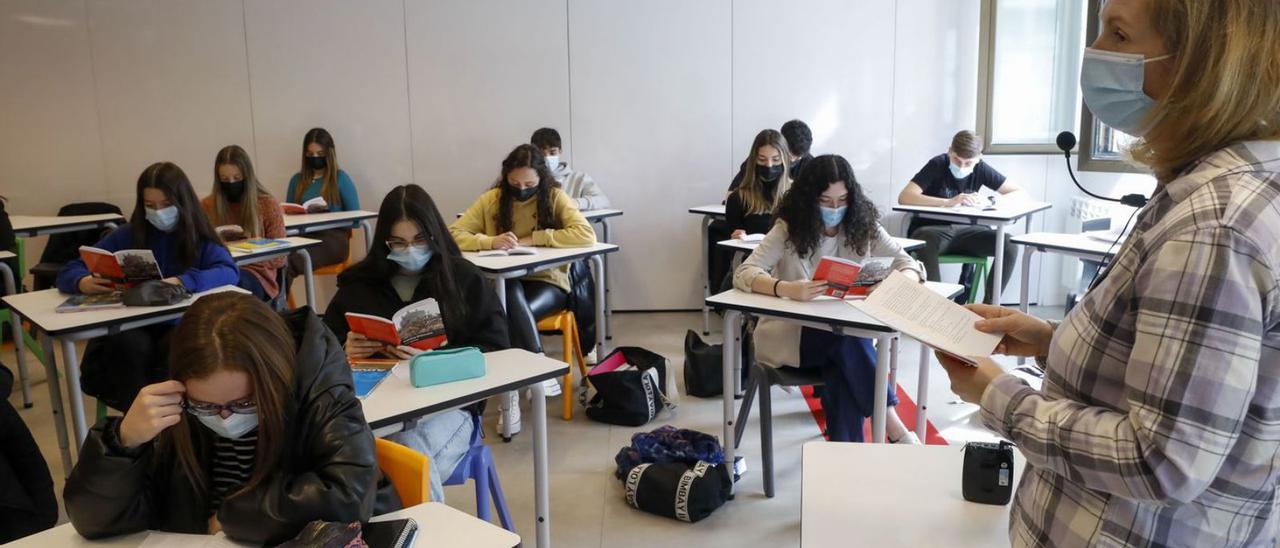 Alumnos durante una clase en un centro de Gijón. | Marcos León