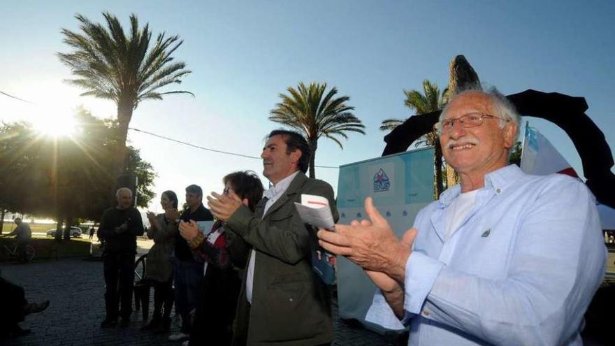 El cabeza de lista al Congreso, Luis Bará, participó en un acto electoral en Vilagarcía. // Iñaki Abella
