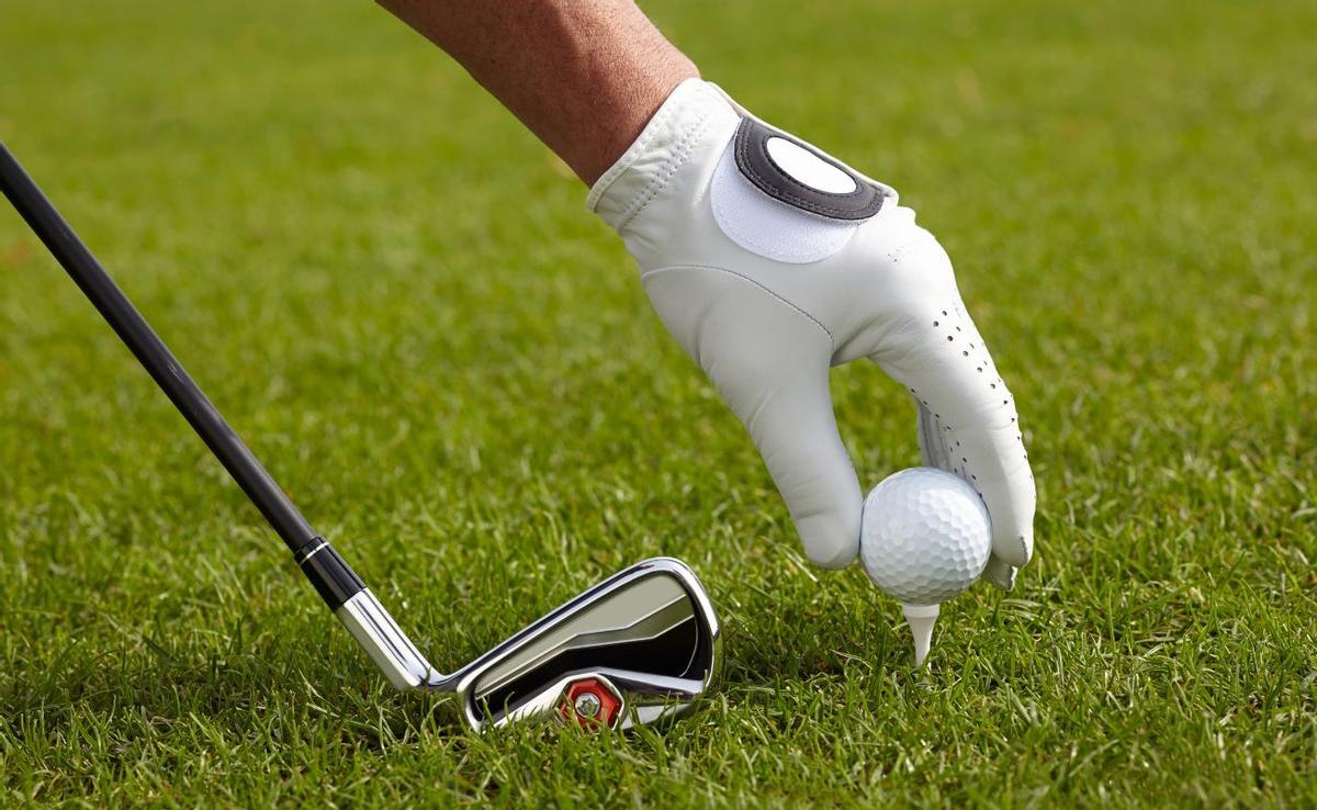Suspendido de empleo y sueldo por jugar al golf estando de baja