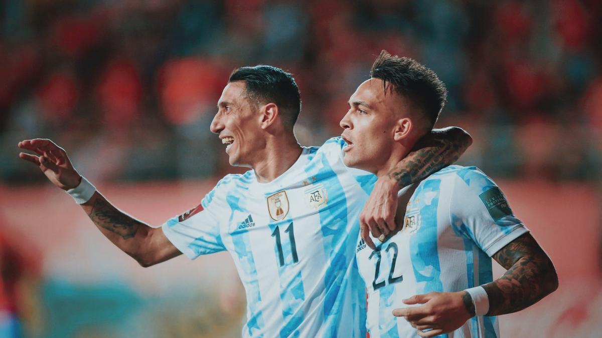 Di Maria y Lautaro, en un partido de la selección argentina