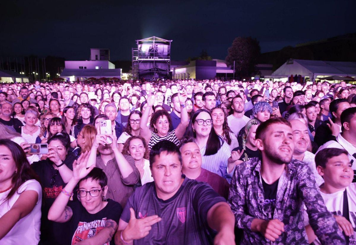 Alaska, ayer, durante el concierto. | JUAN PLAZA