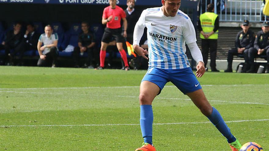 Pablo Fornals, jugador del Málaga, controla un balón durante el duelo ante el Espanyol. gregorio torres