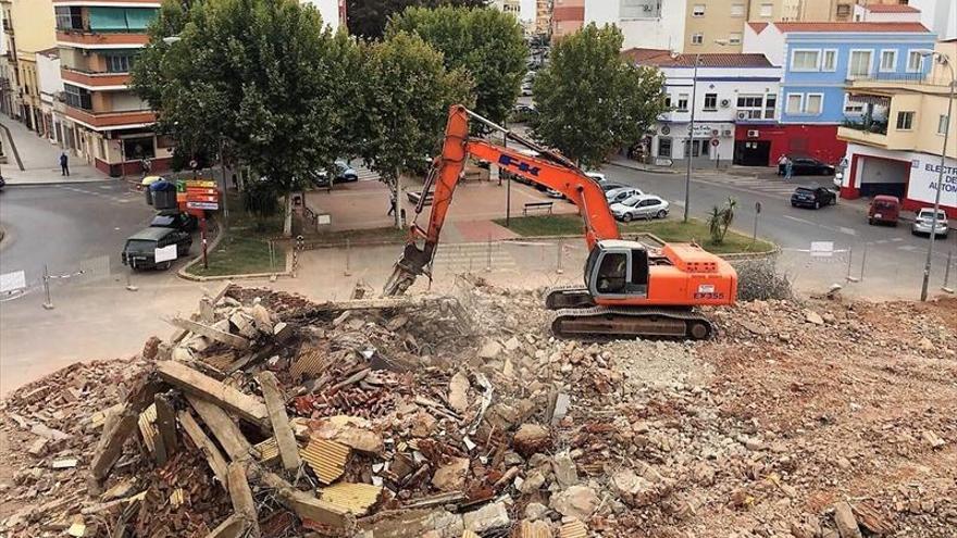 El edificio del ‘Sindicato’ pasa a la historia tras ser derribado completamente