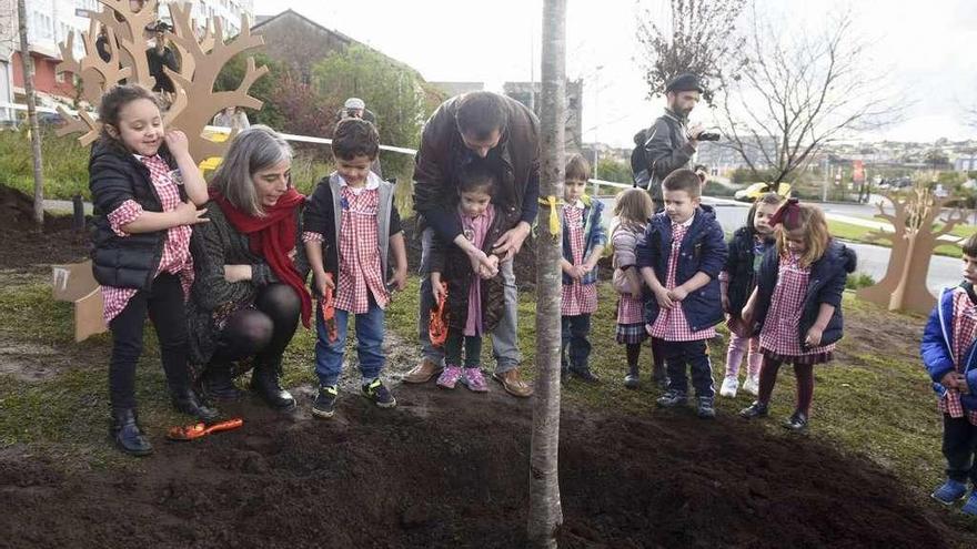 Plantación de 65 ejemplares en el Día del Árbol