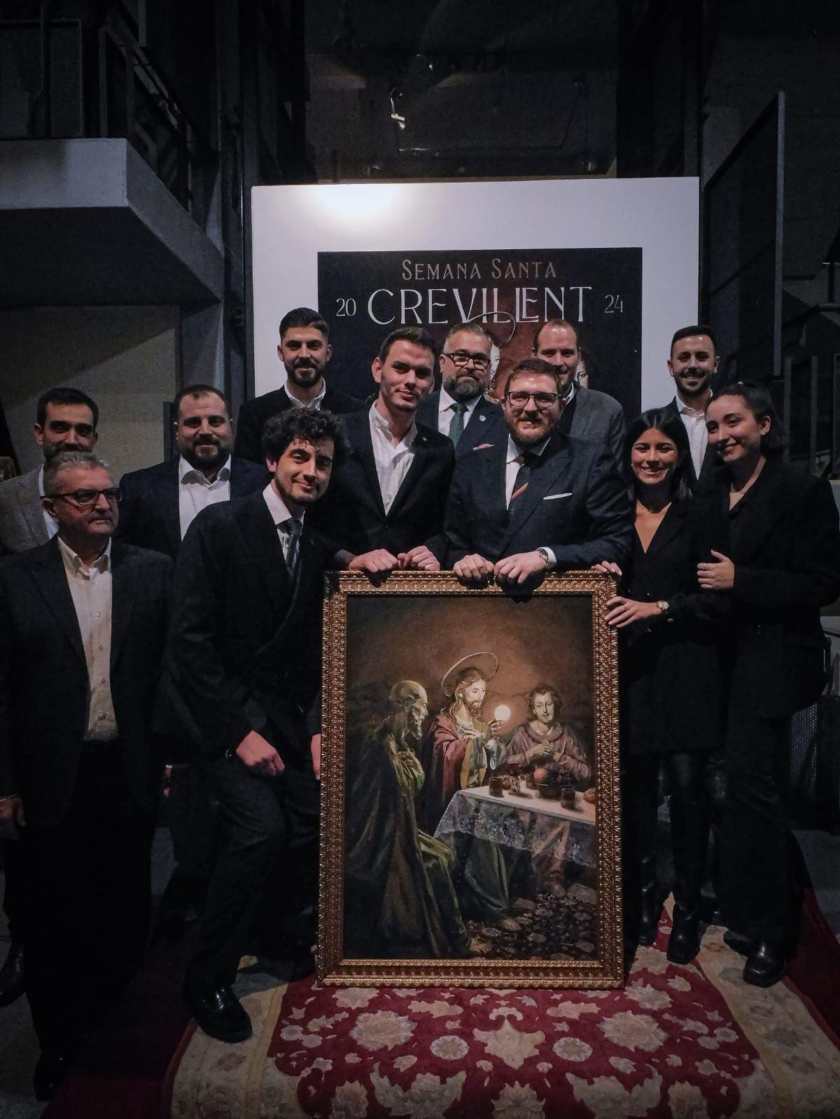 Miembros del Consejo Rector de la Federación de Semana Santa de Crevillent con el pregonero (en el centro con corbata) en 2024 en el Museo de Semana Santa de la localidad