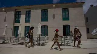 Siete empresas pujan por el Hotel Casa del Gobernador de Tabarca con ofertas que superan el millón y medio de euros