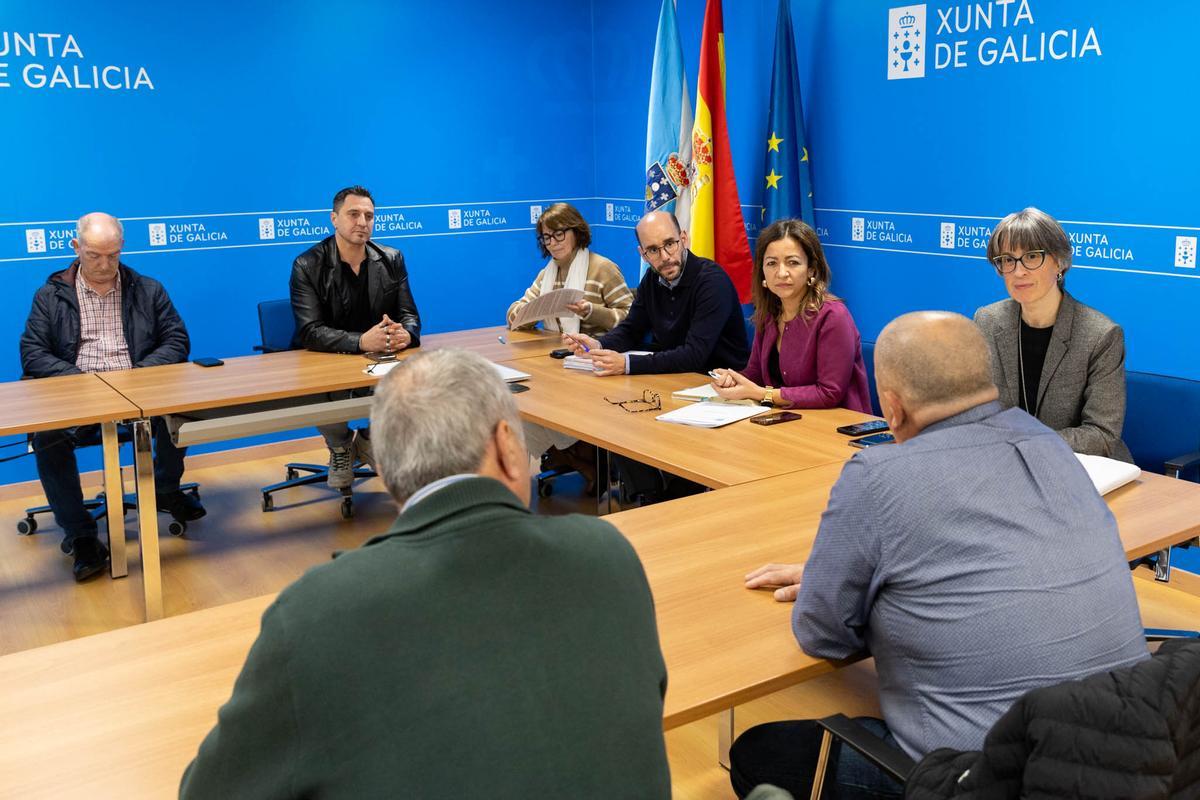 Reunión dos patróns maiores coa conselleira e responsables da Consellería do Mar.