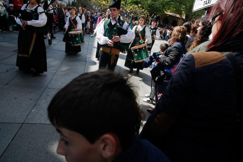 Pregón y desfile de carrozas en las fiestas del Bollo en Avilés