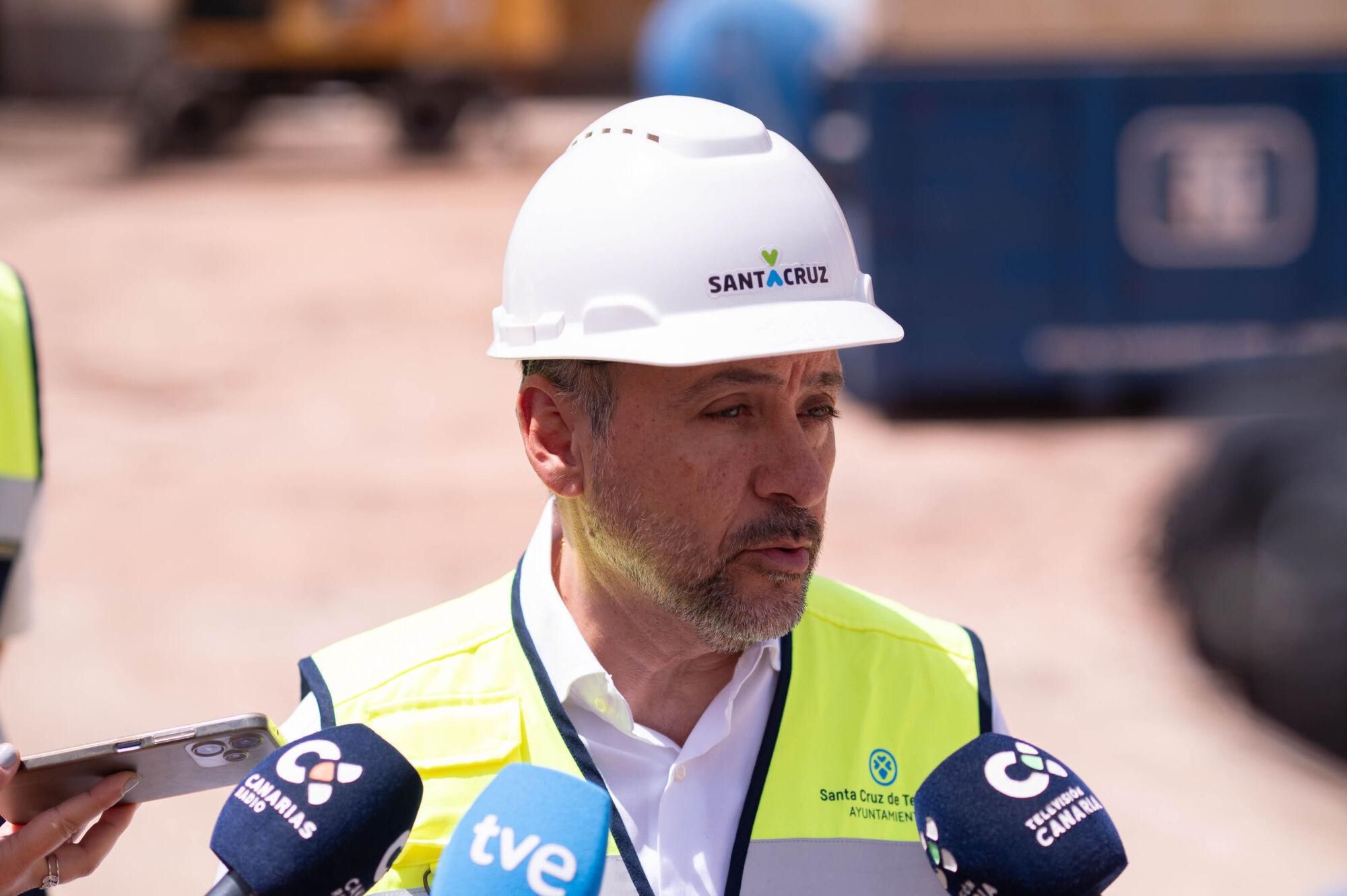Demolición de las antiguas cocheras de Santa Cruz de Tenerife para la construcción de un aparcamiento en El Toscal.
