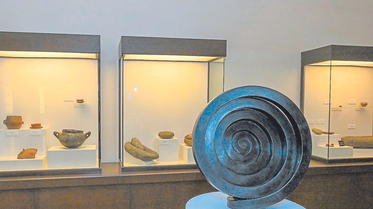 Uno de los ‘Vientos’ de Martín Chirino en el Museo Canario.