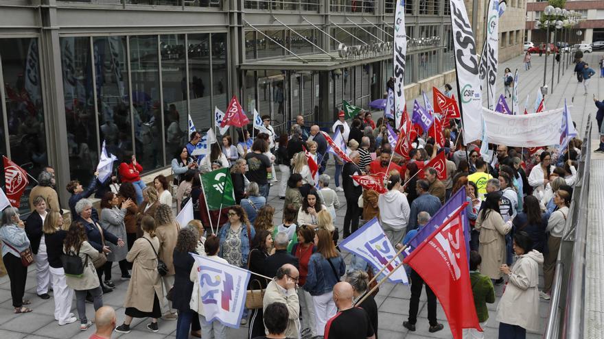 Los trabajadores del ERA vuelven a concentrarse: &quot;No descartamos nada si no hay un propuesta seria&quot;