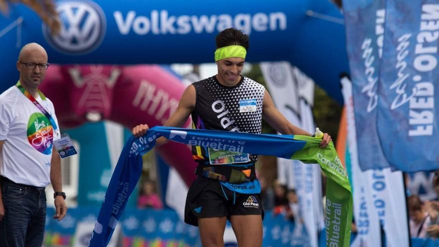Yoel de Paz tras conquistar la victoria en la Bluetrail de 2019. | TENERIFE BLUETRAIL