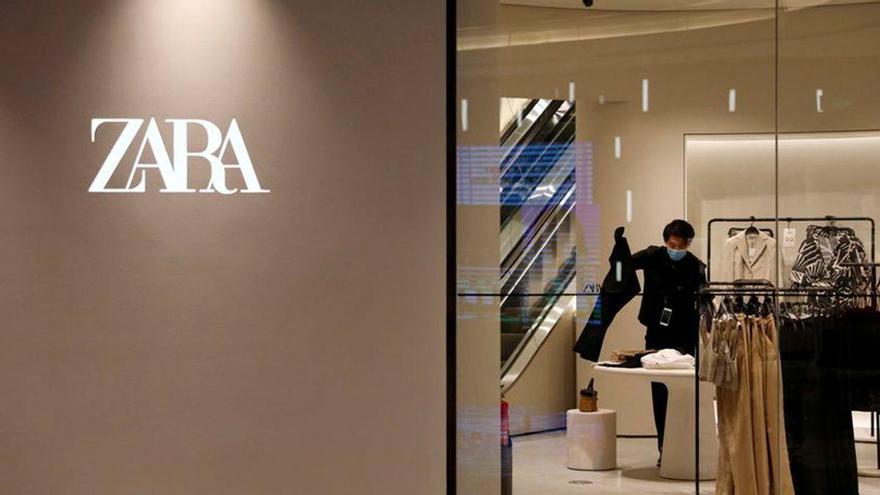 Zara genera polémica con la nueva norma en sus probadores: &quot;Te imponen hacerlo&quot;