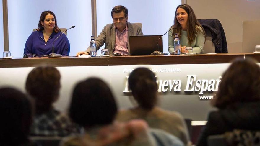 De izquierda a derecha, Sara Carbó, José María de Castro y Laura González Bernal.