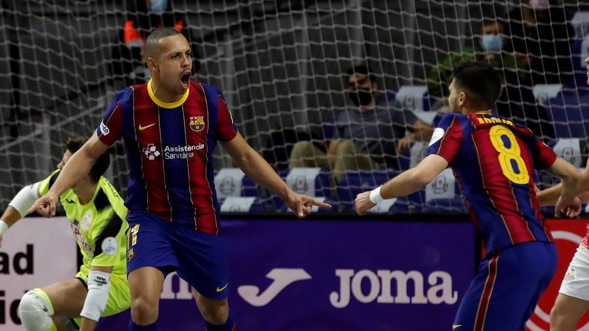 Ferrao y Adolfo celebran una acción durante el duelo de cuartos