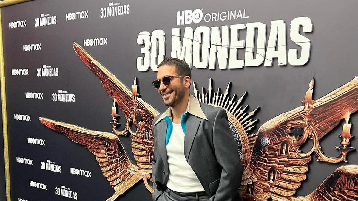 Miguel Ángel Silvestre hace 'patria' a la hora de proponer escenarios para la popular serie '30 Monedas'.